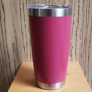 YETI RAMBLER 20 oz Tumbler Red Plum Stainless Steel Double-wall Vacuum Insulated